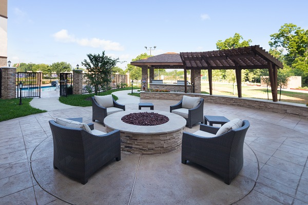 Staybridge Suites Lake Jackson Outdoor Space