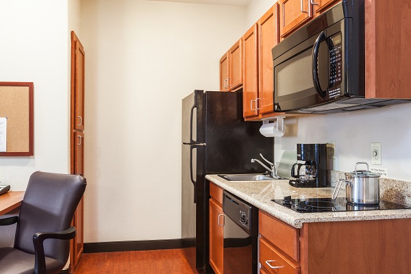 Candlewood Suites Lake Jackson Kitchen